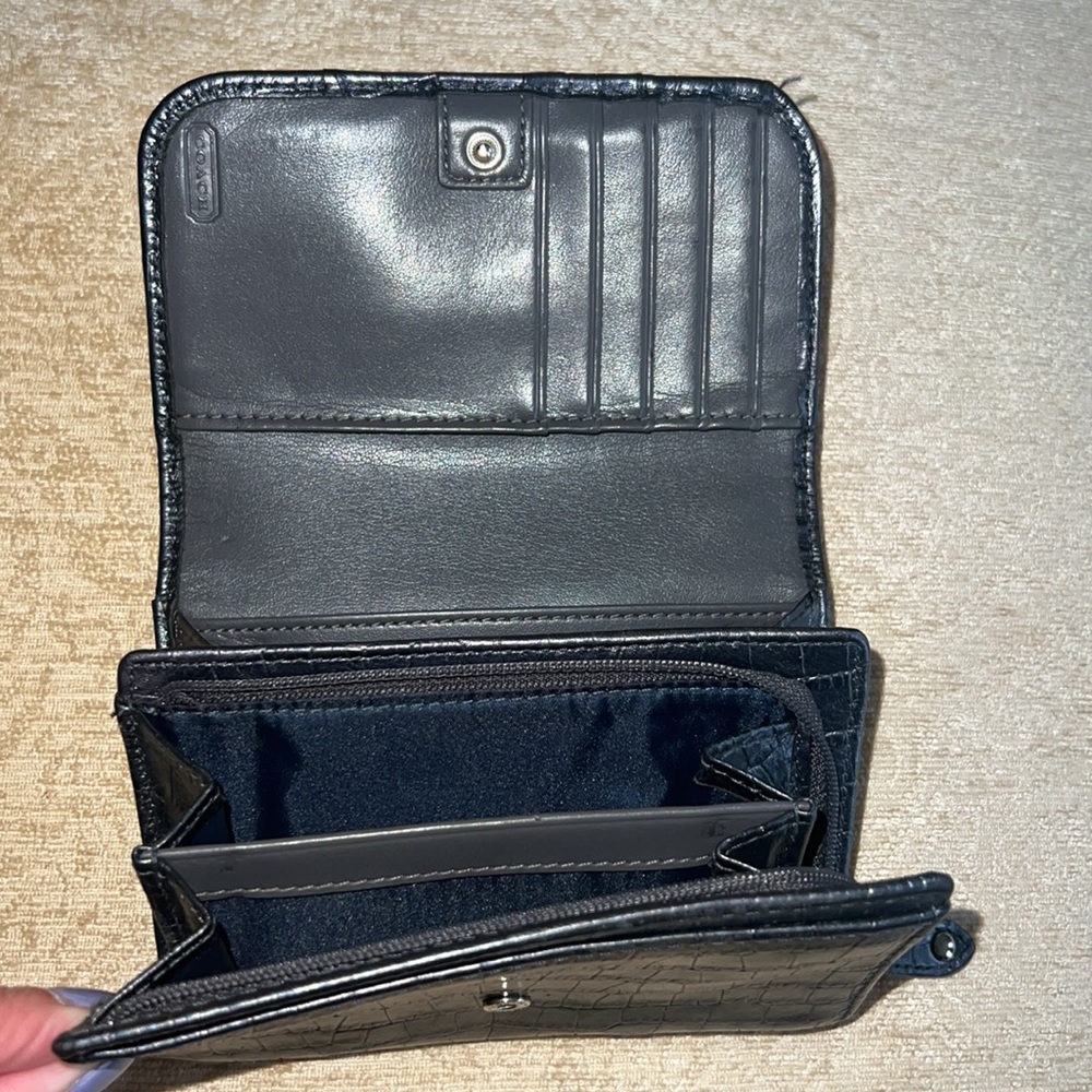 Coach wallet. - Picture 4 of 5